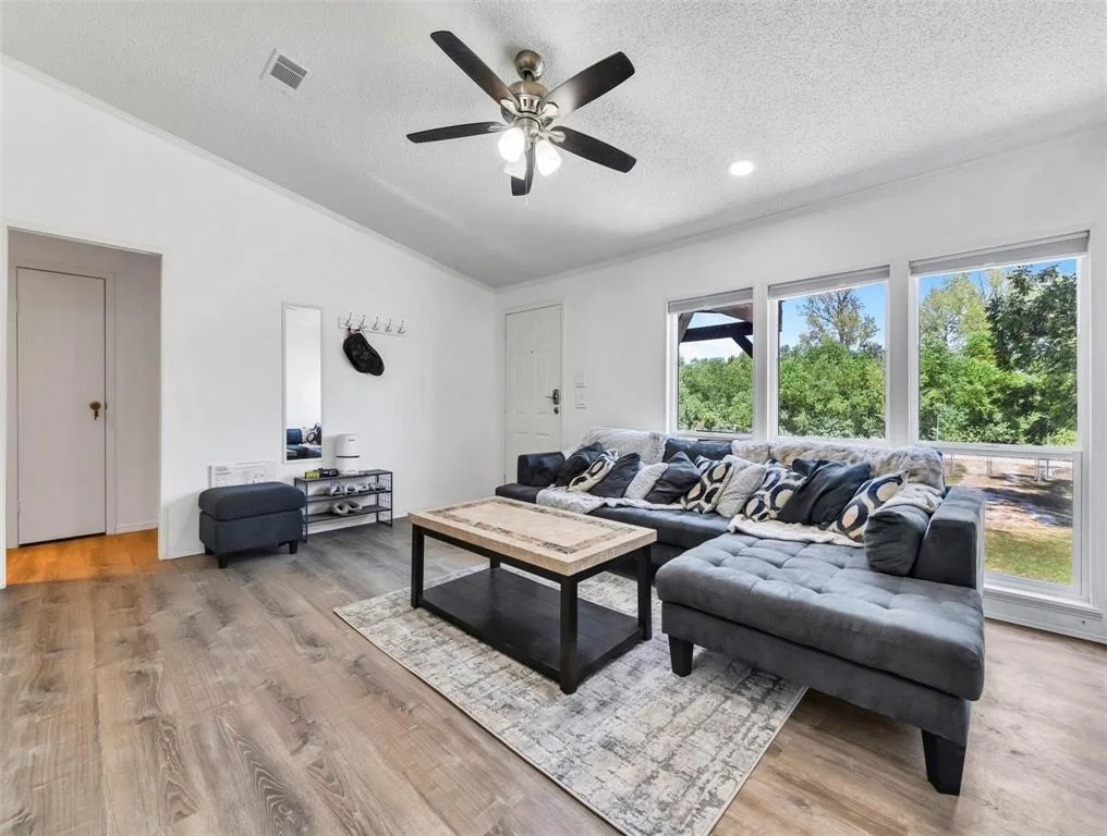 Photo of 336 River Oaks Drive