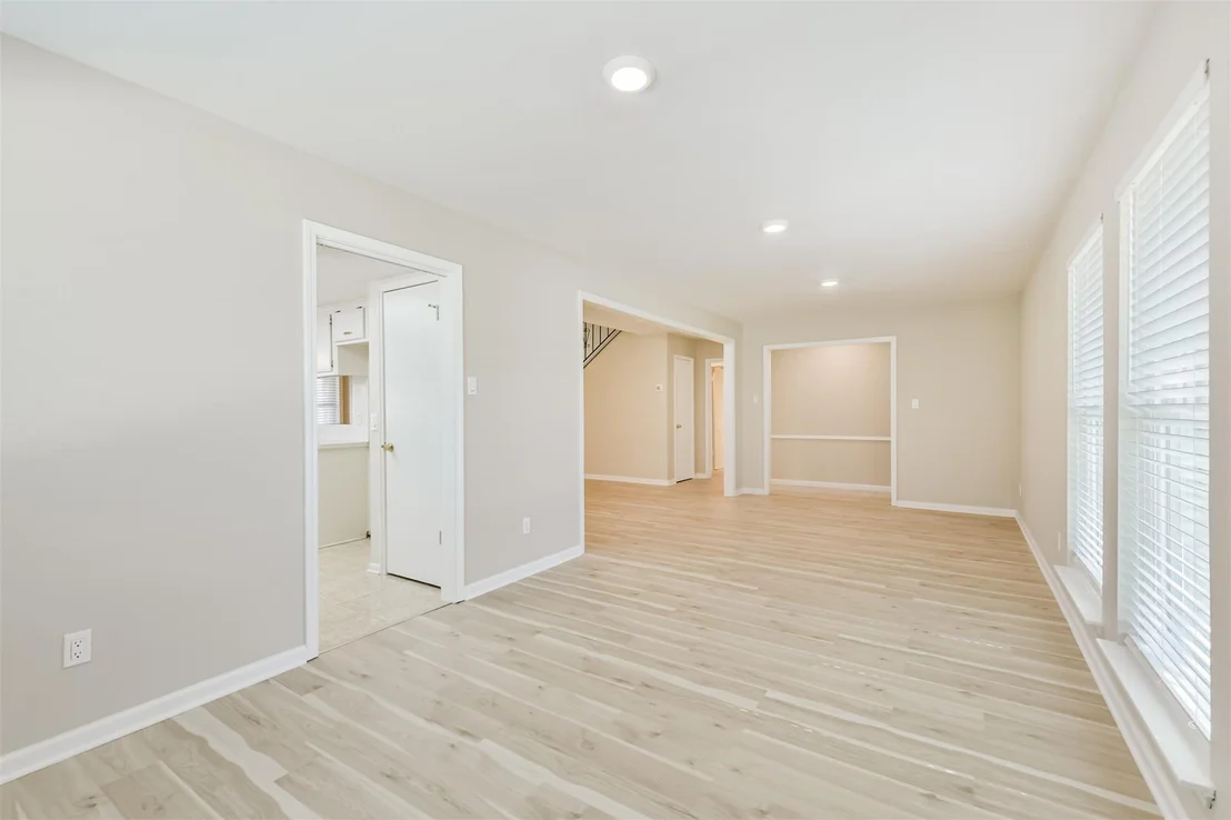 Photo of 9314 Roos Road