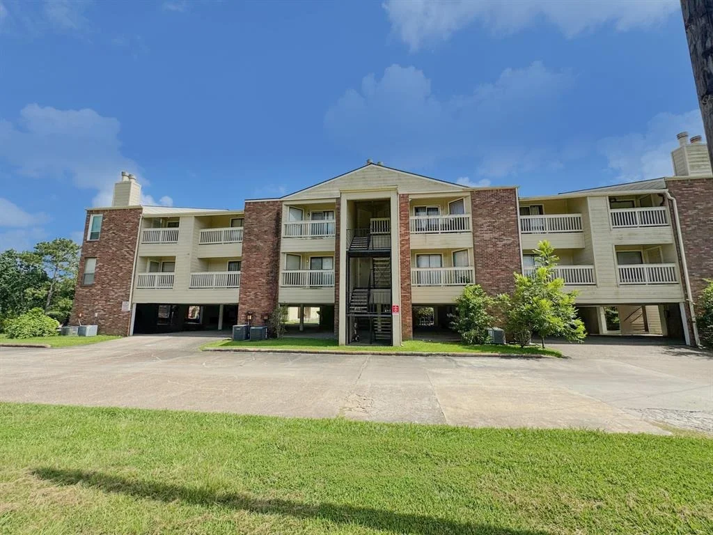 Photo of Unit 12A at 2501 Gulf Freeway