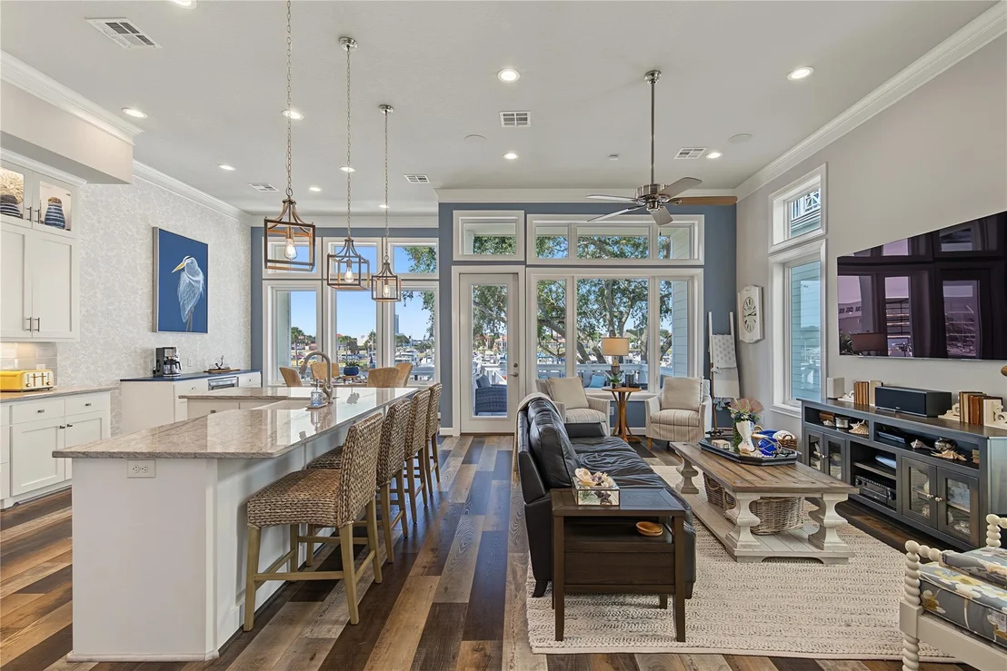 Photo of 2172 Marina Way