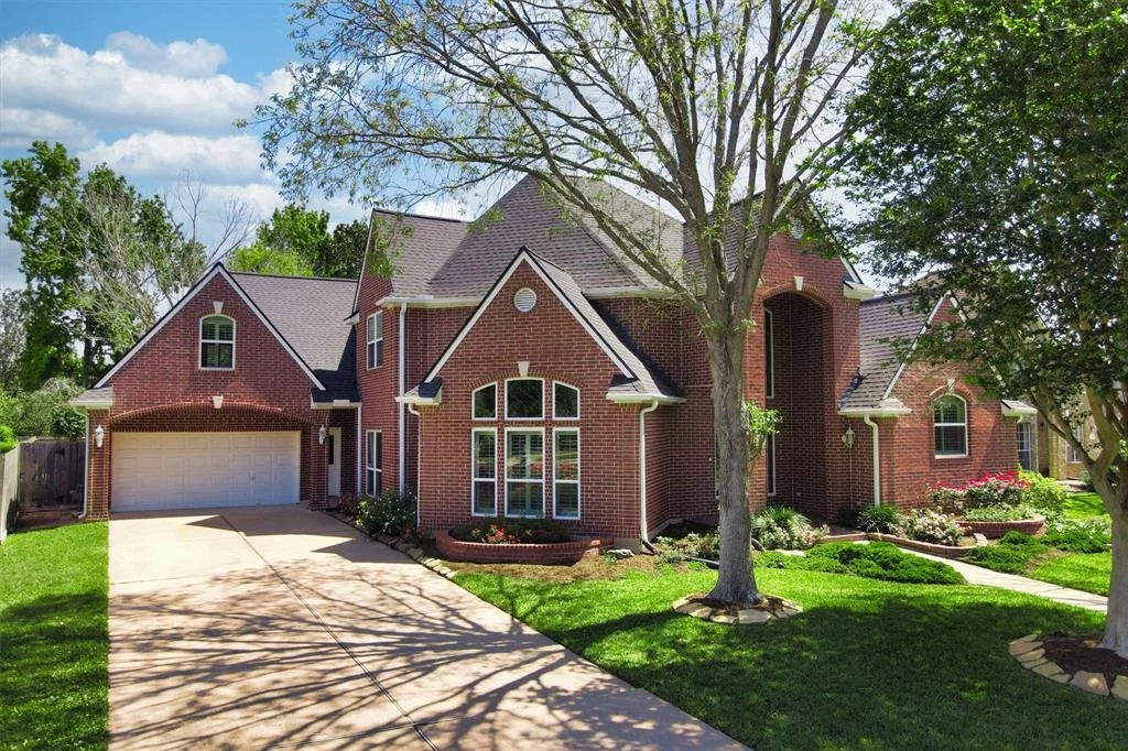 Photo of 2114 Summerland Drive N