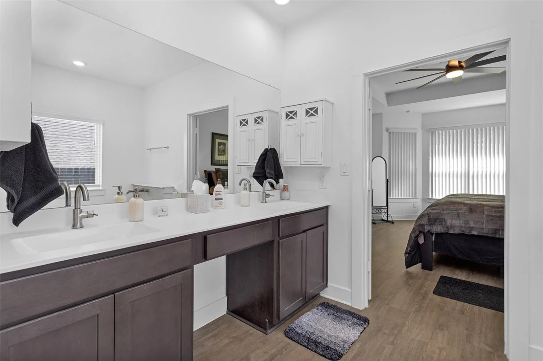 Photo of 954 Golden Willow Lane