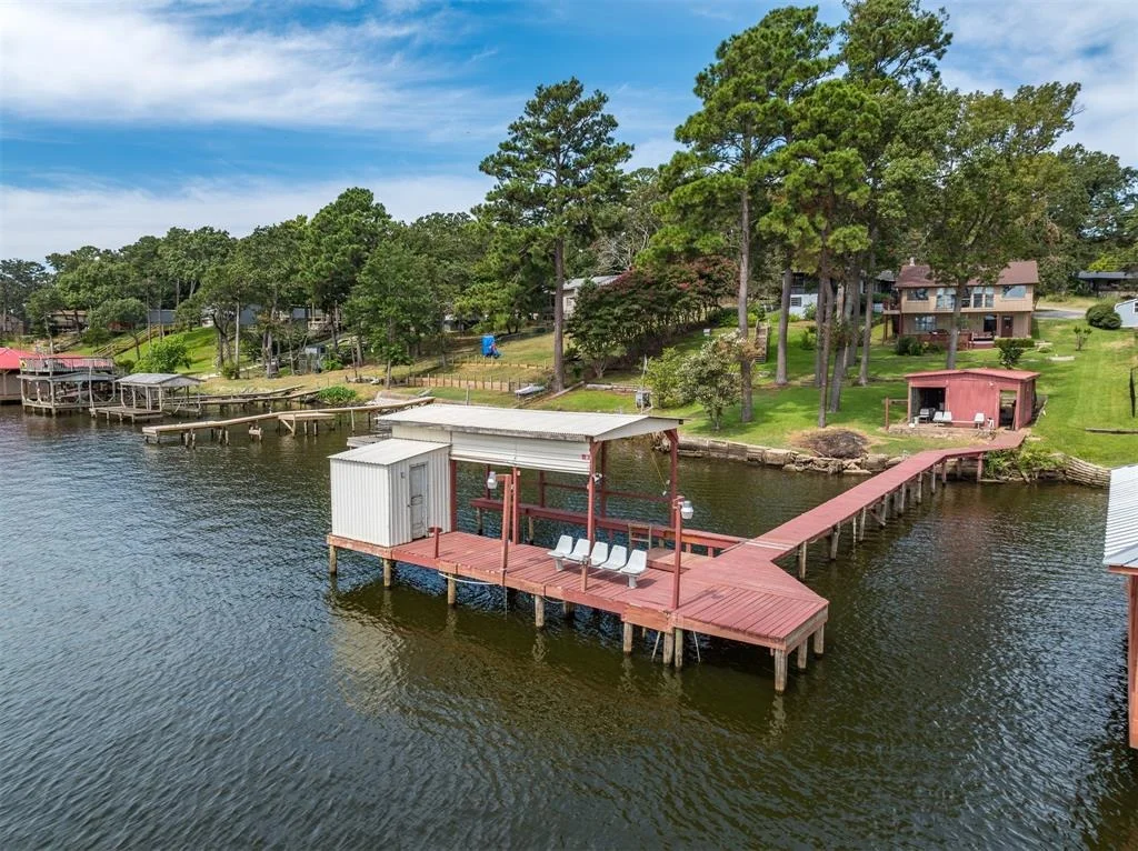 Photo of 23083 Lakeside Drive