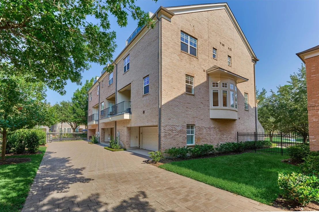 Photo of 83 Colonial Row Drive