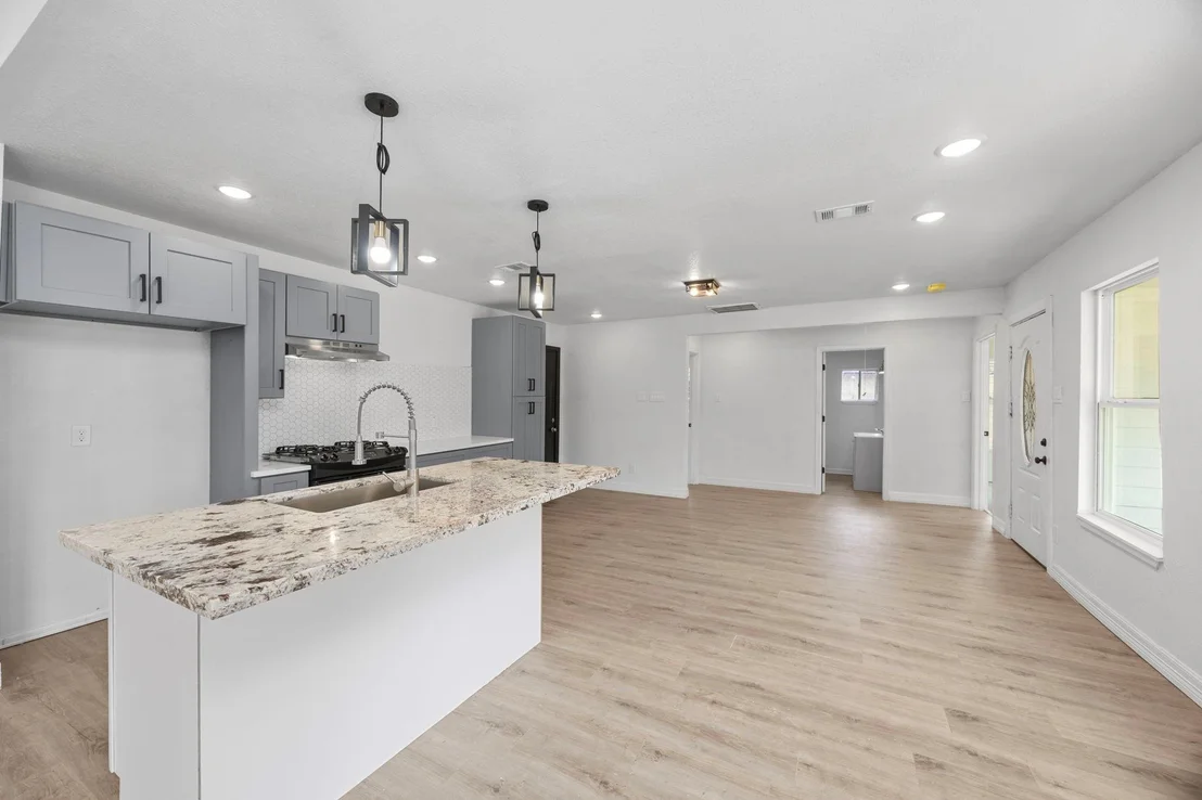 Photo of 905 Elm Avenue