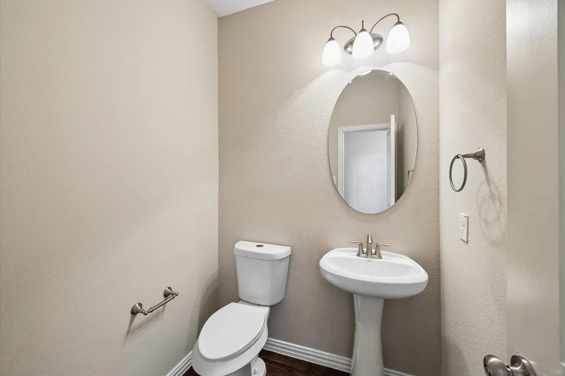 Photo of 660 Oak Circle Drive E
