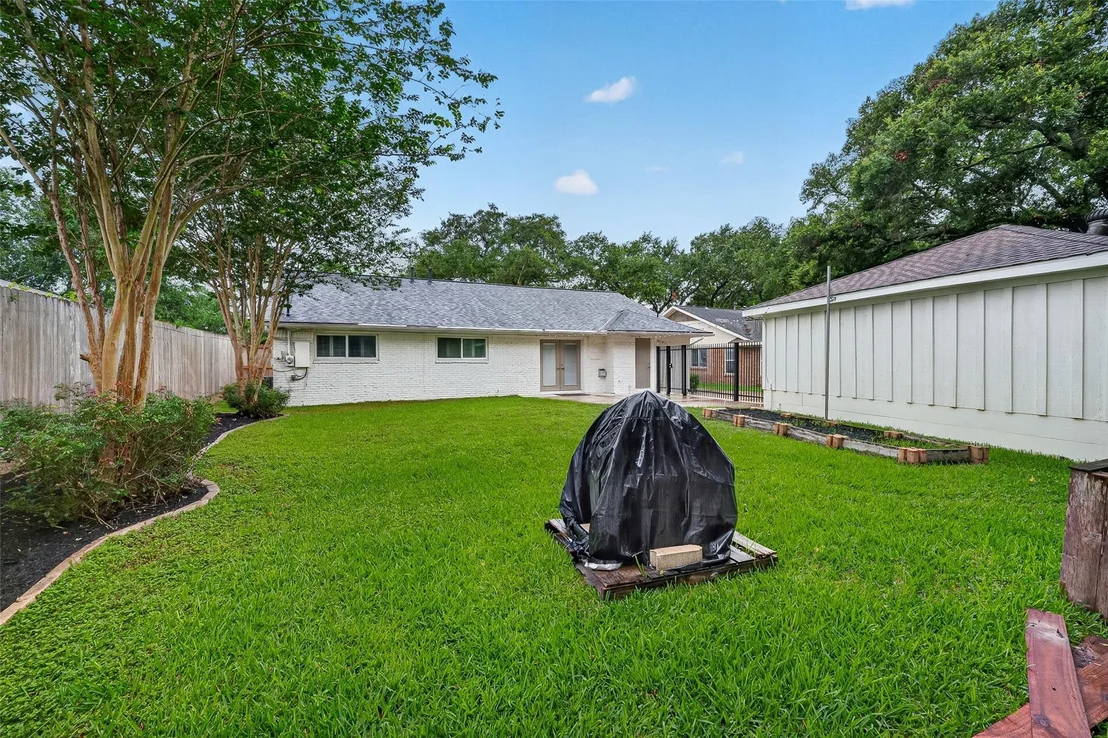 Photo of 5006 Creekbend Drive