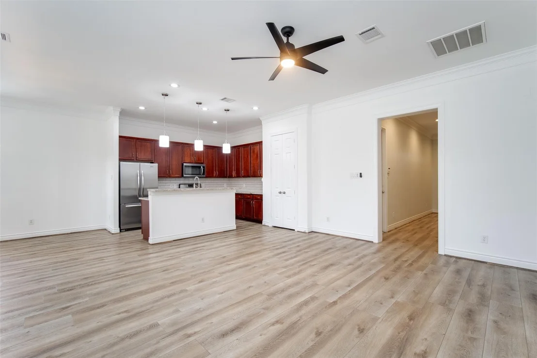 Photo of 9147 Lago Crest Drive