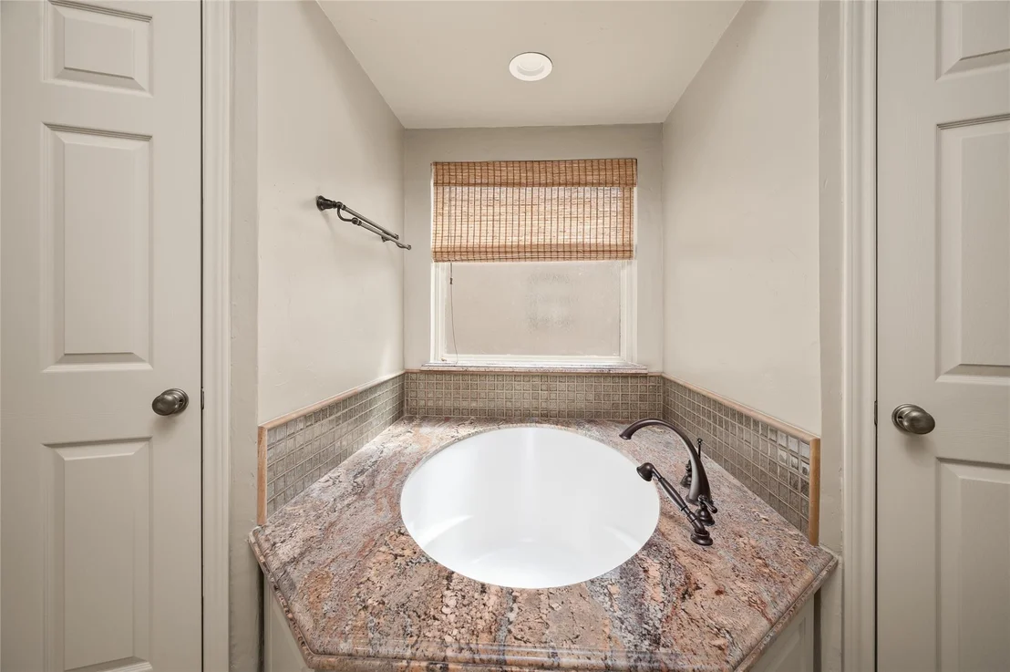 Photo of 610 Rock Cove