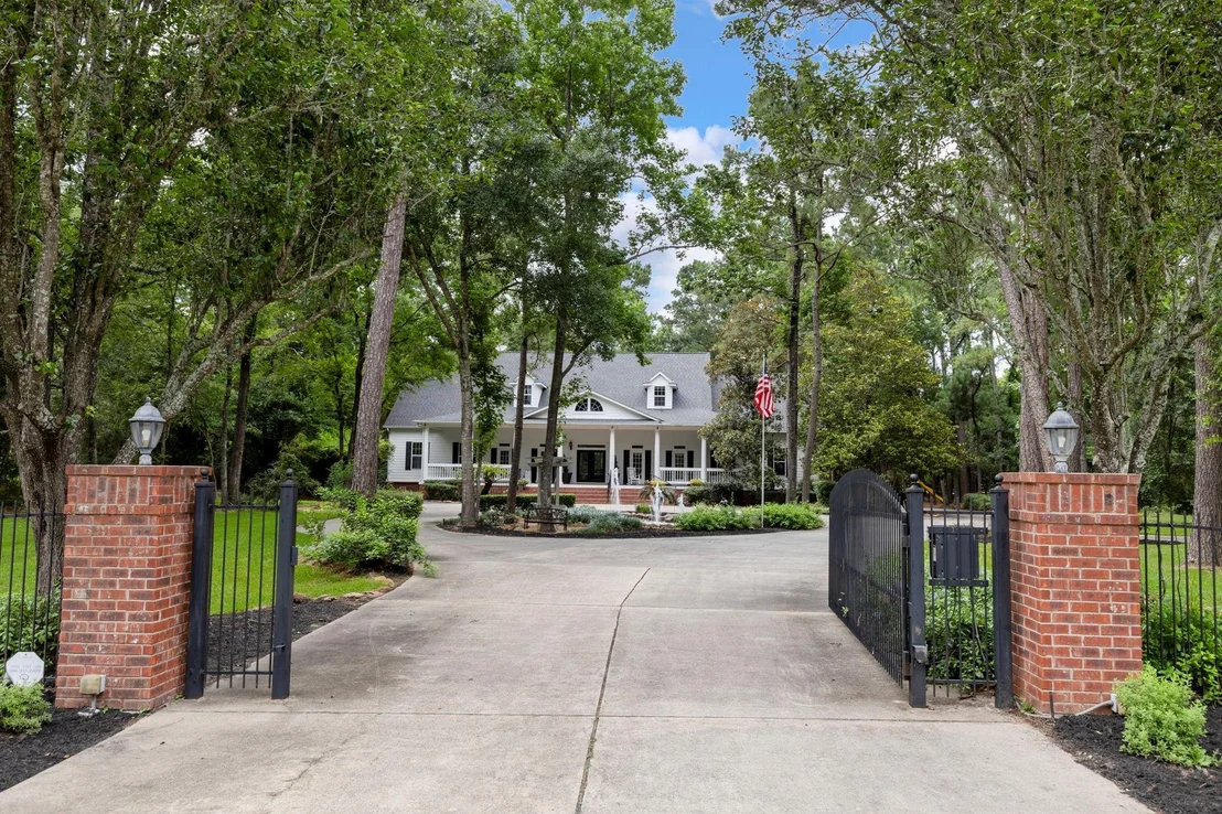 Photo of 10810 Lake Windcrest