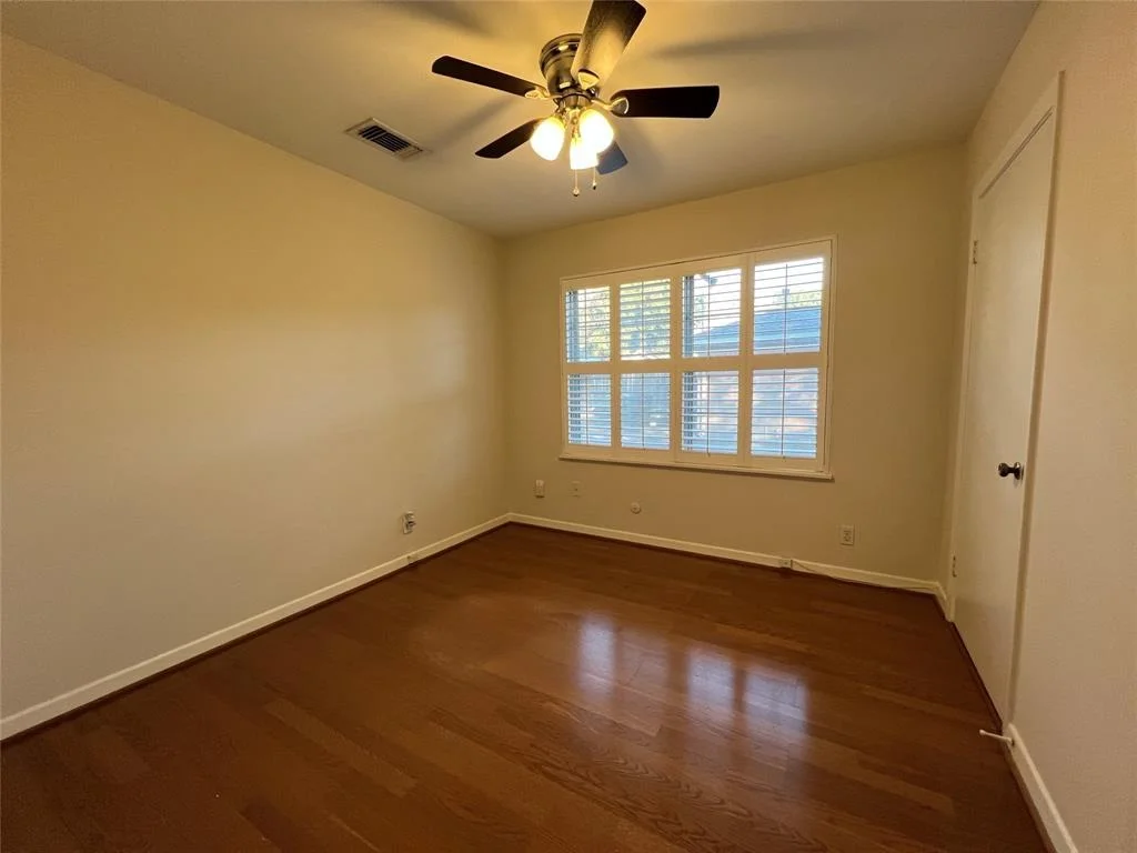 Photo of 4602 Redstart Street