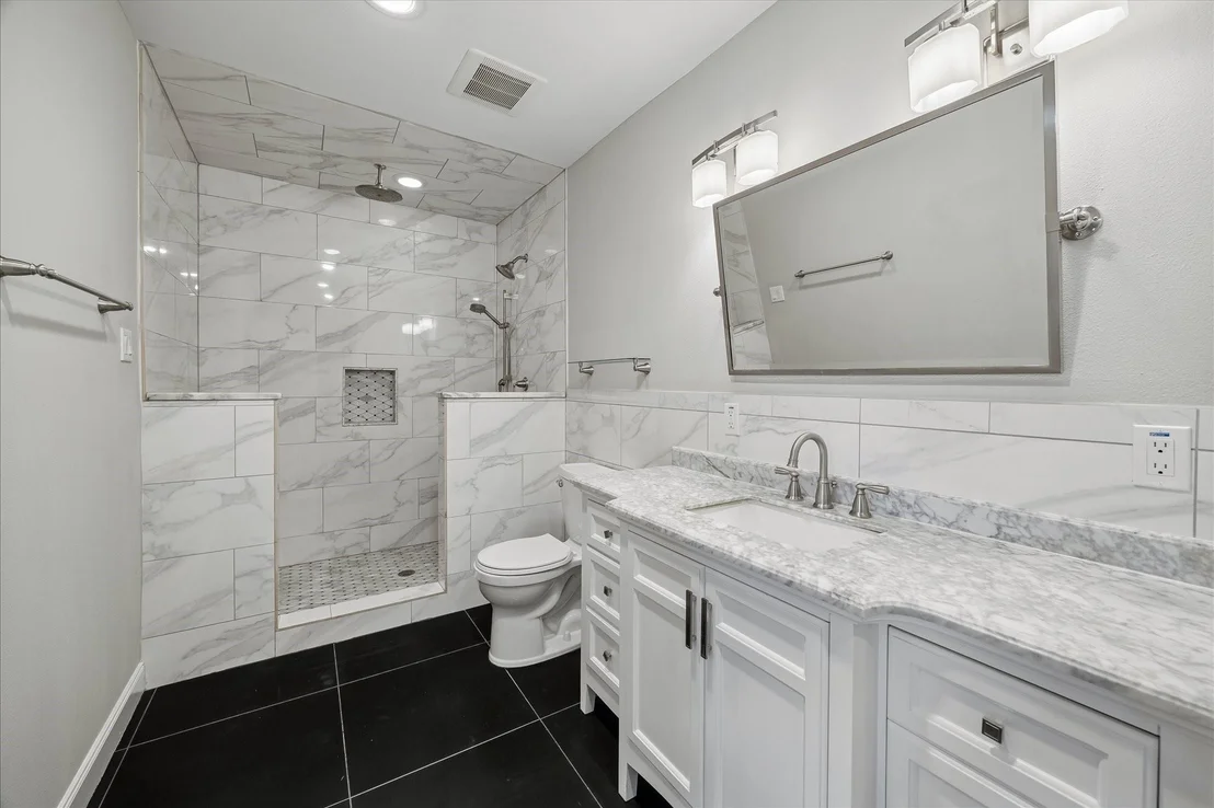 Photo of 2108 White Oak Drive
