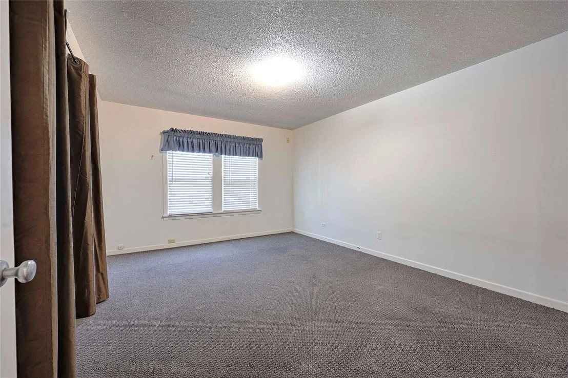 Photo of 122 Ave E
