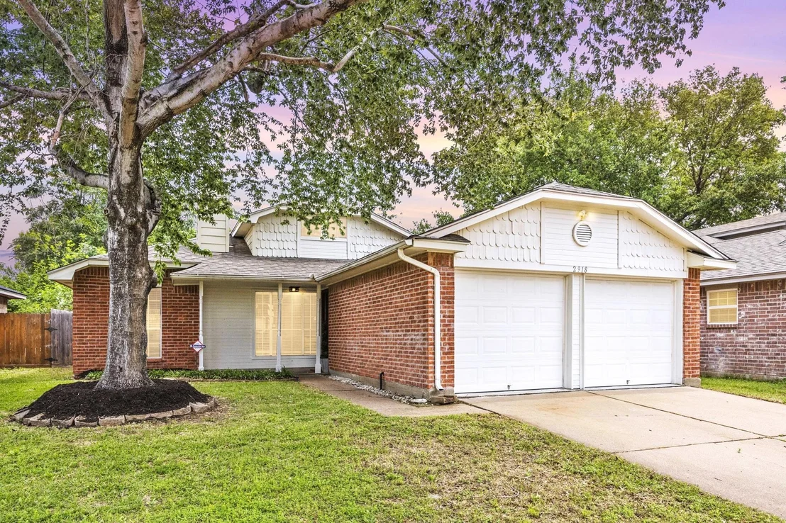 Photo of 2918 Walnut Springs Drive