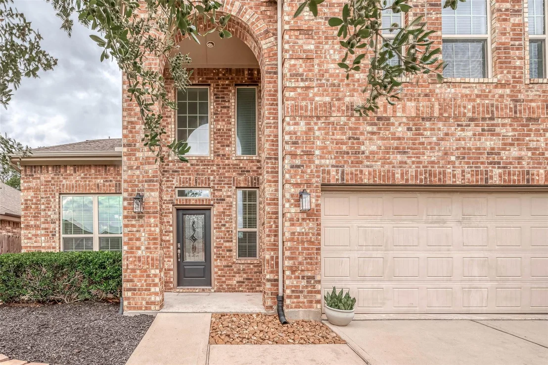Photo of 2261 Oak Circle Drive N