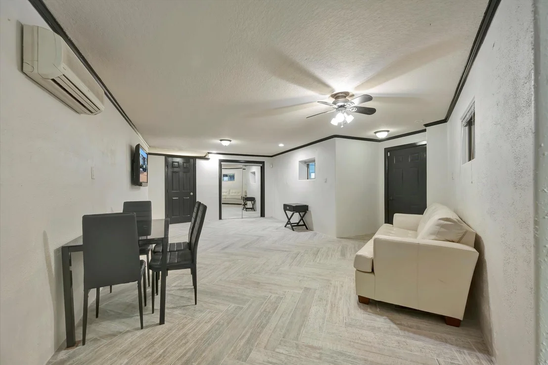 Photo of 2240 Marina Way