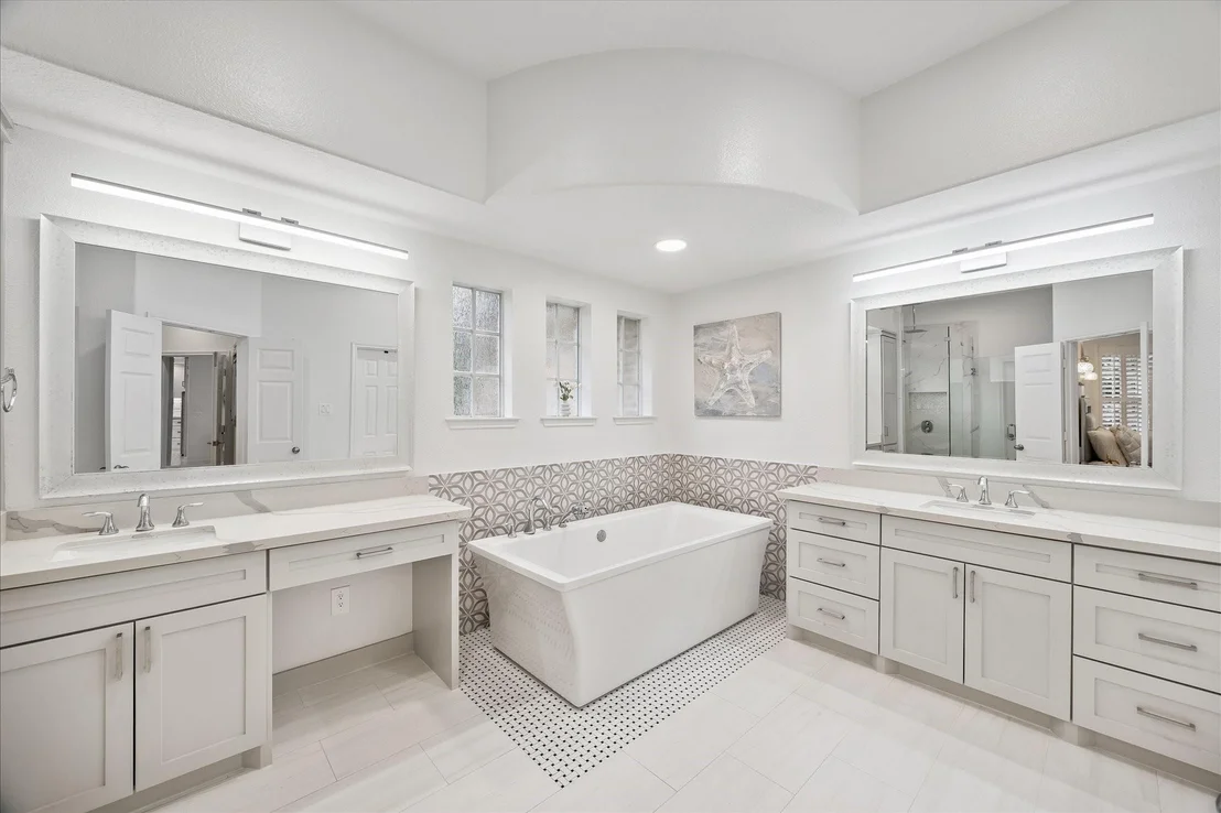 Photo of 15 W Beckonvale Circle