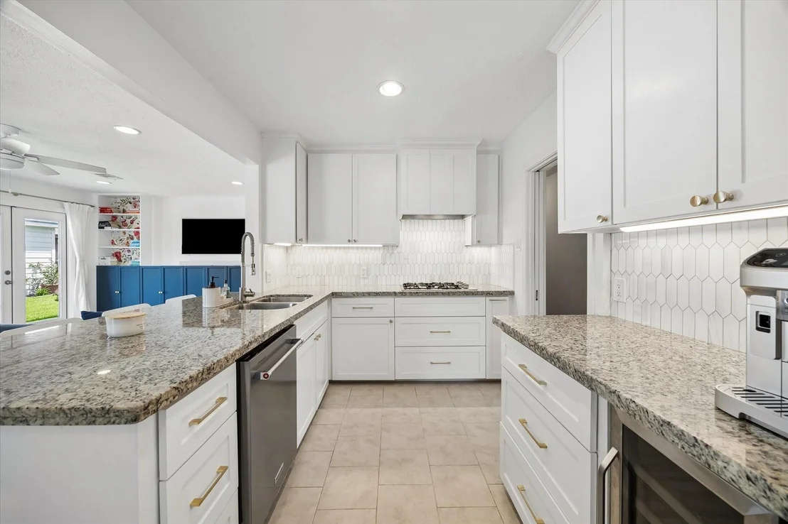 Photo of 1232 Chantilly Lane