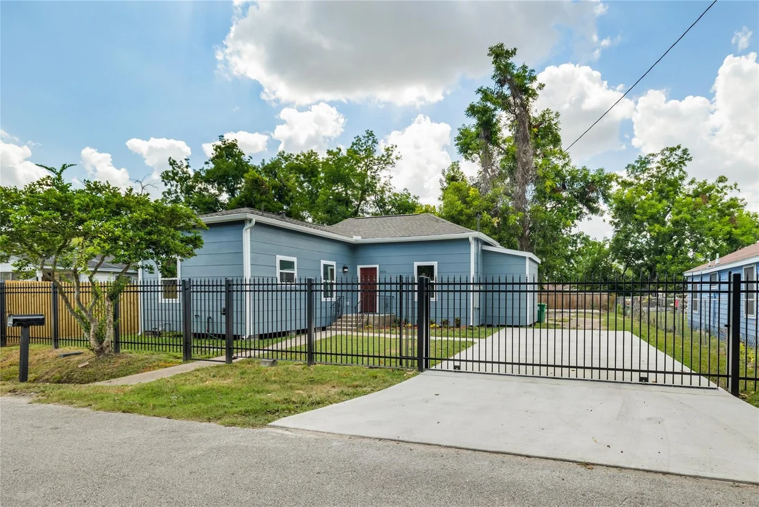 Photo of 7415 Dyer Street