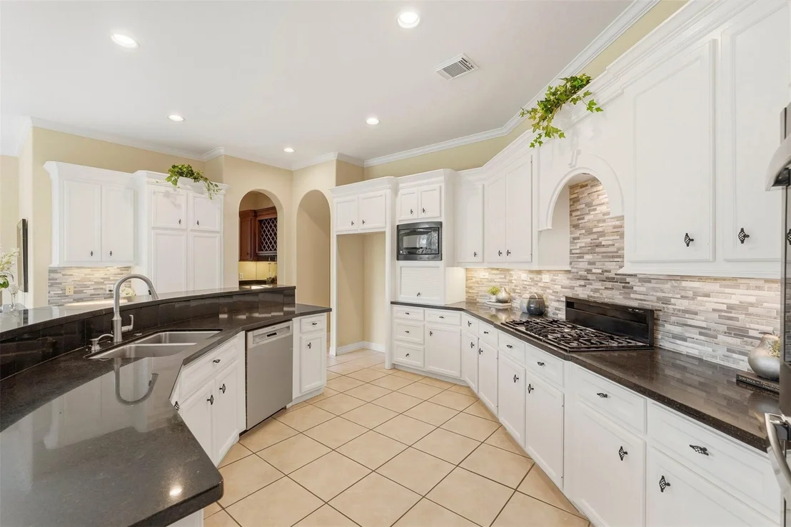 Photo of 5002 Regency Drive