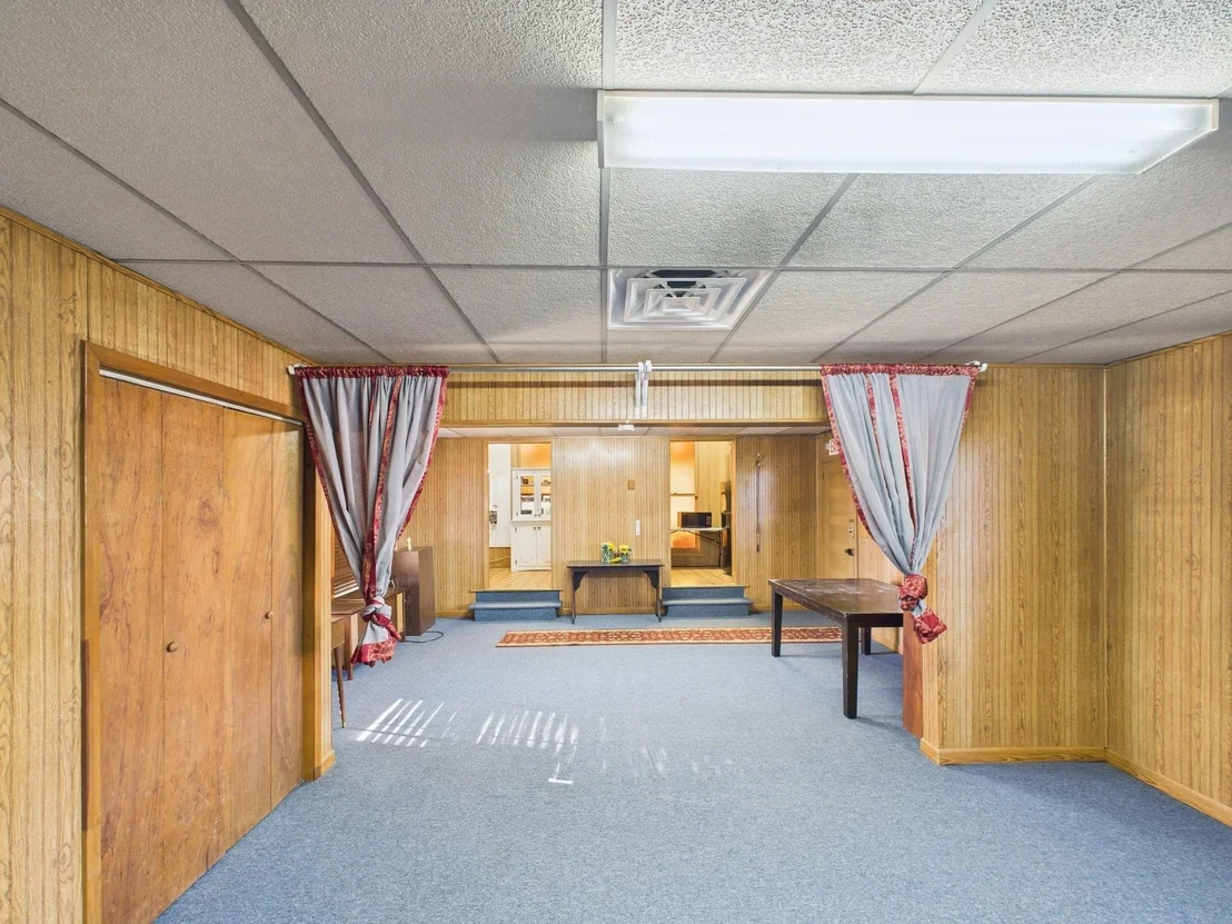 Photo of 142 Rowe Lane
