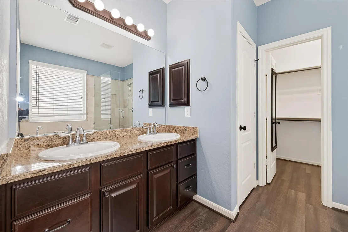Photo of 6018 Gracys Landing Ln