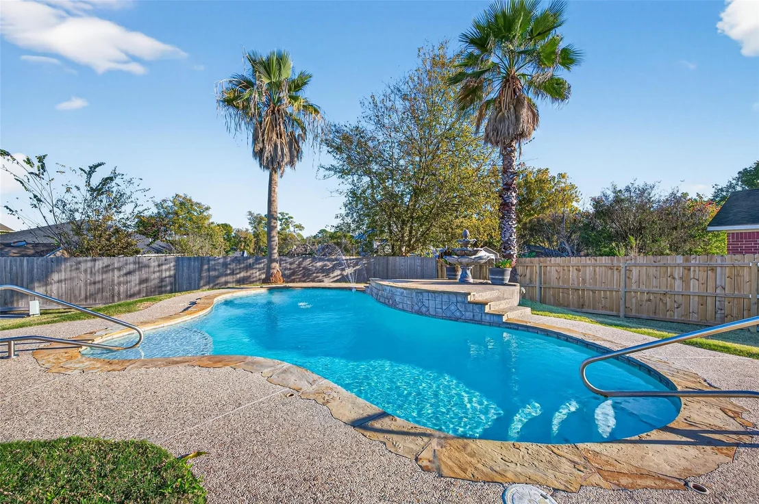 Photo of 805 Lake View Drive