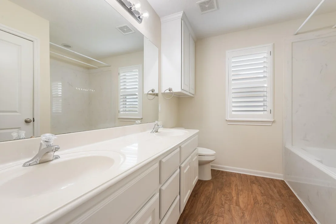 Photo of 1635 Lakeview Drive