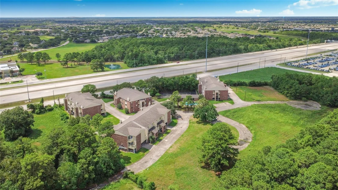 Photo of Unit 14A at 2501 Gulf Freeway