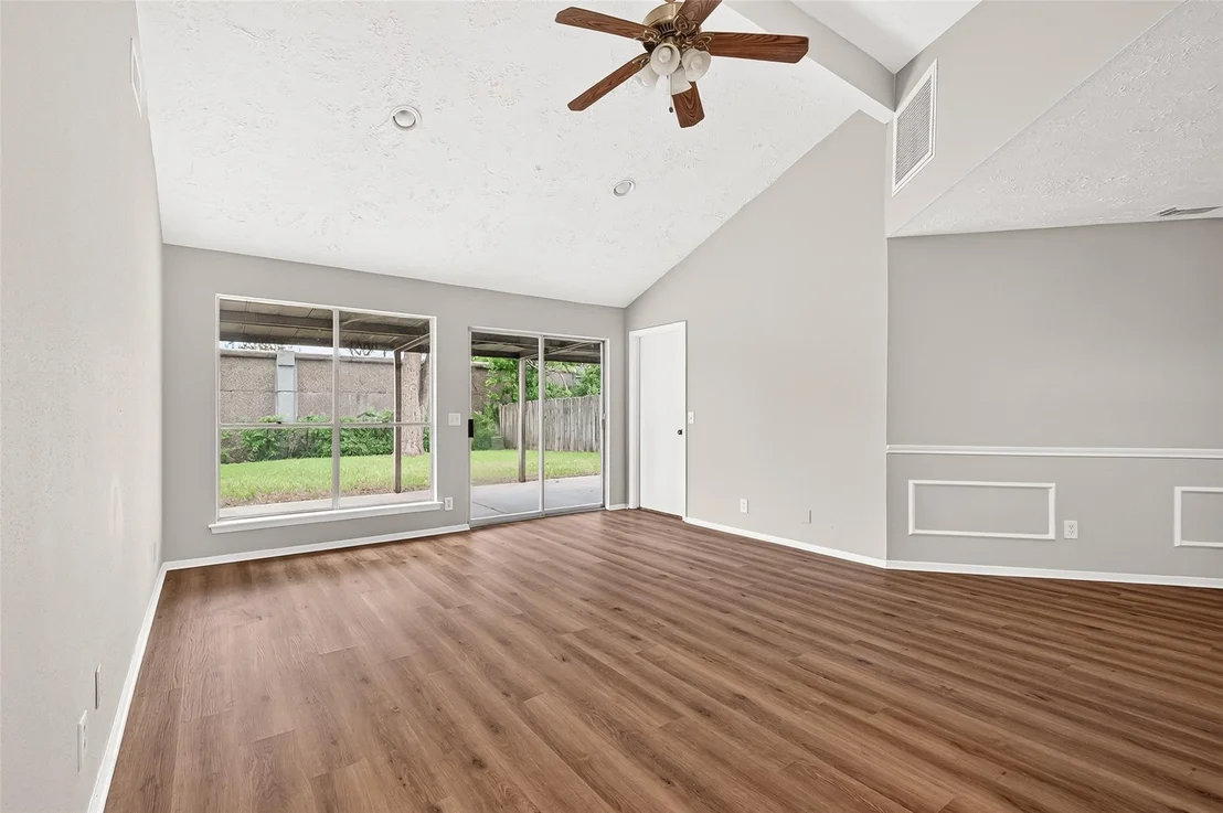 Photo of 18611 Spinney Lane Drive