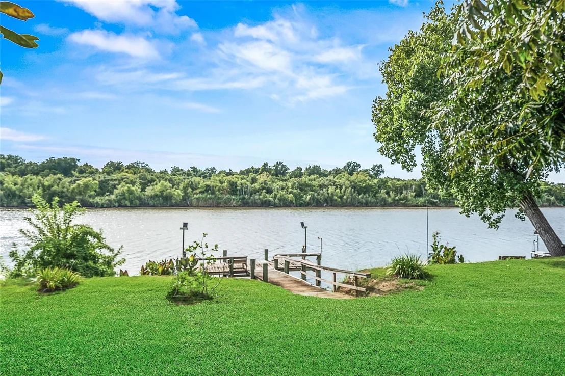 Photo of 1402 County Road 243