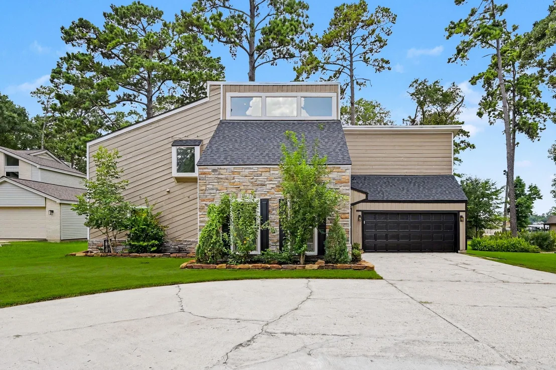 Photo of 15211 Jamaica Drive