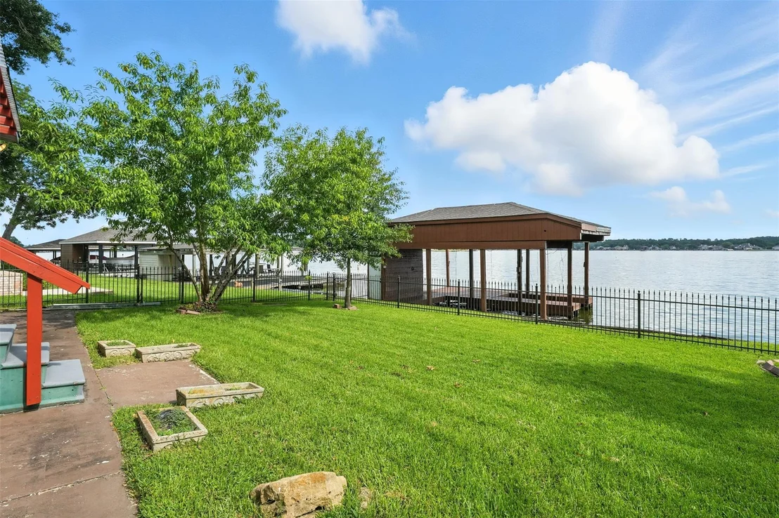 Photo of 1046 Lake View Drive