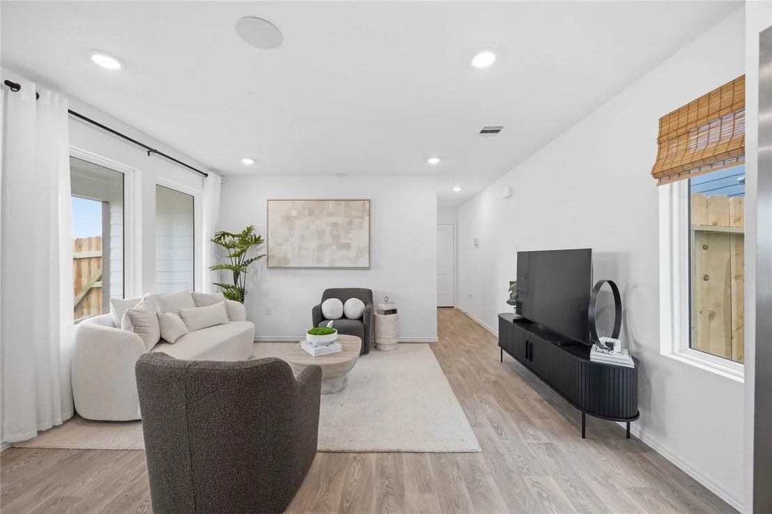 Photo of 6011 Pineapple Street