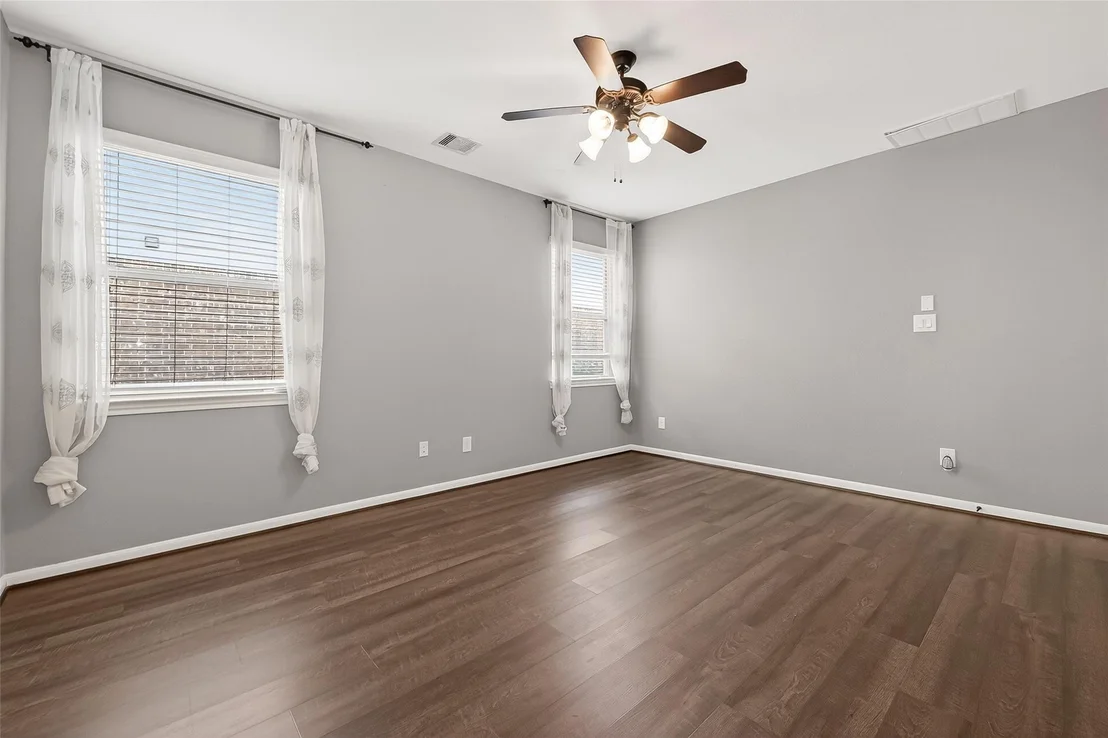 Photo of 6018 Gracys Landing Ln