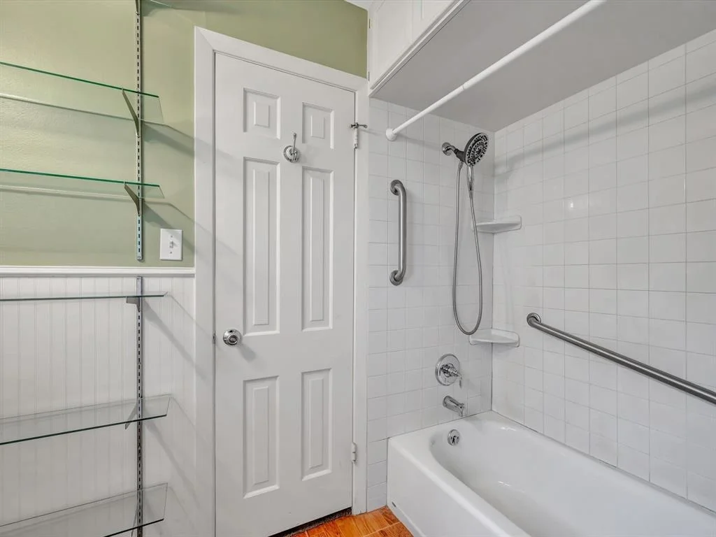 Photo of 208 Burnett Drive