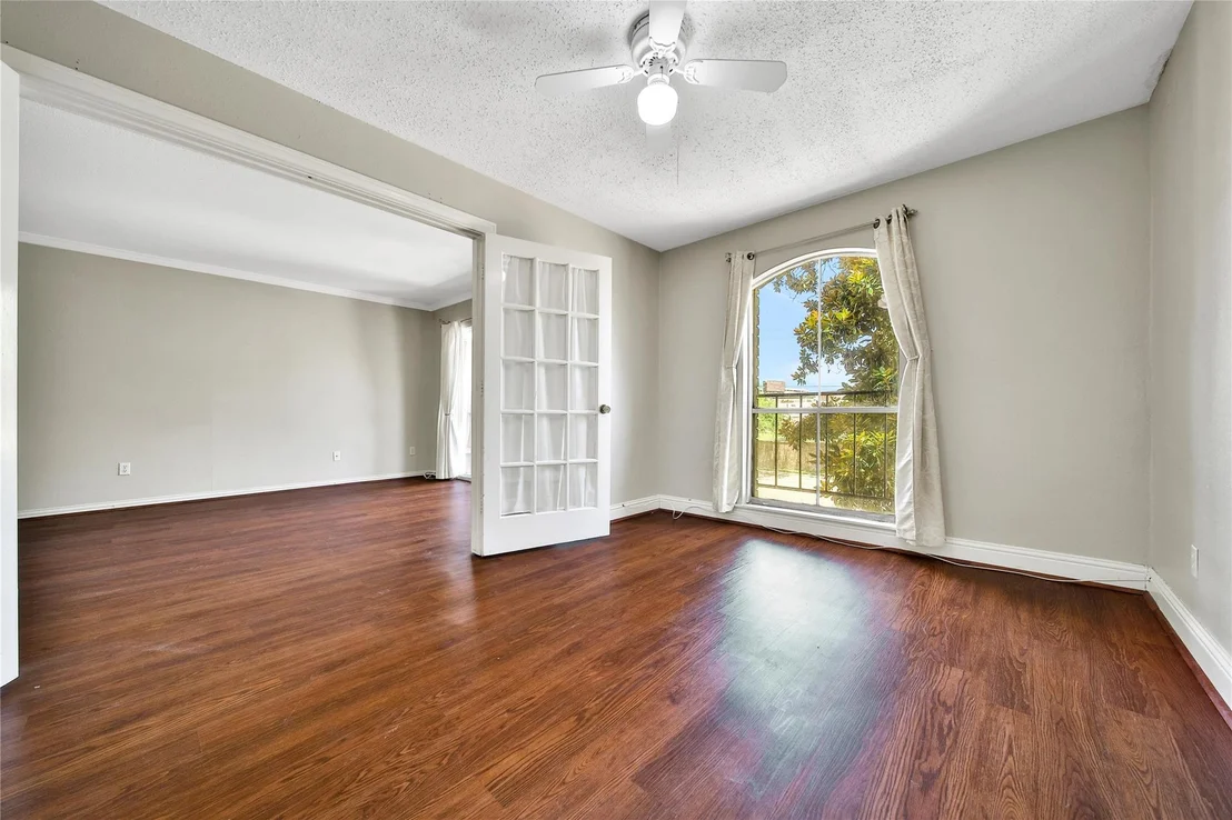 Photo of Unit 101 at 7575 Katy Freeway