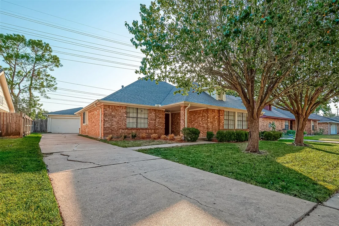Photo of 2810 Pineleaf Drive