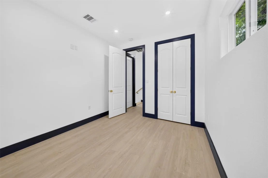 Photo of 7831 Sandy Street