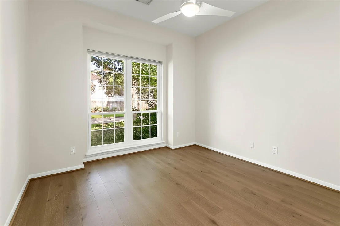 Photo of 14 Driftoak Circle