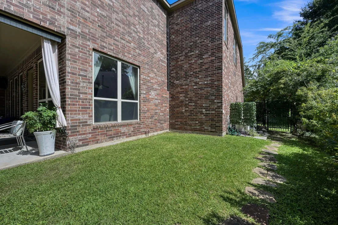 Photo of 90 Player Oaks Place
