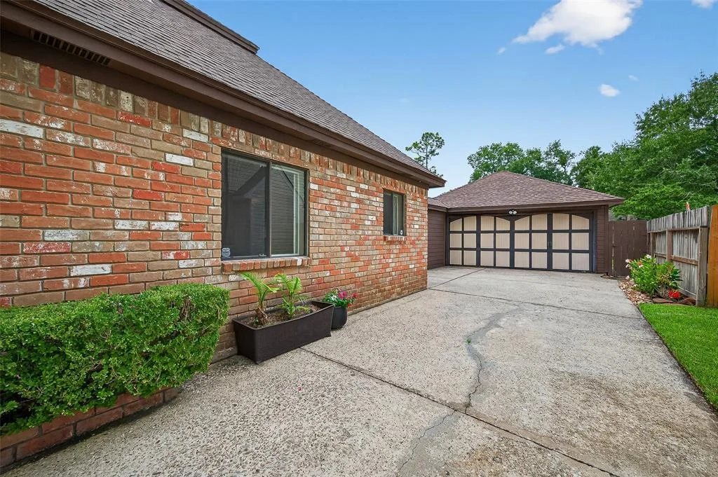 Photo of 18327 Forest Elms Drive