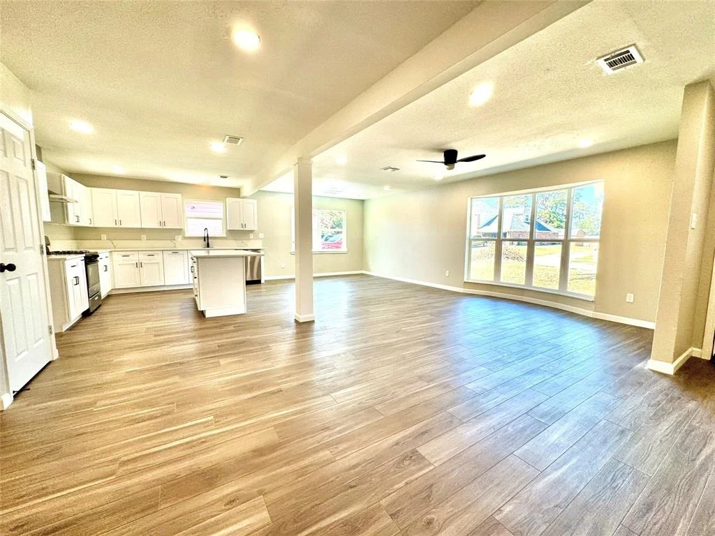 Photo of 6814 Sandy Oaks Drive