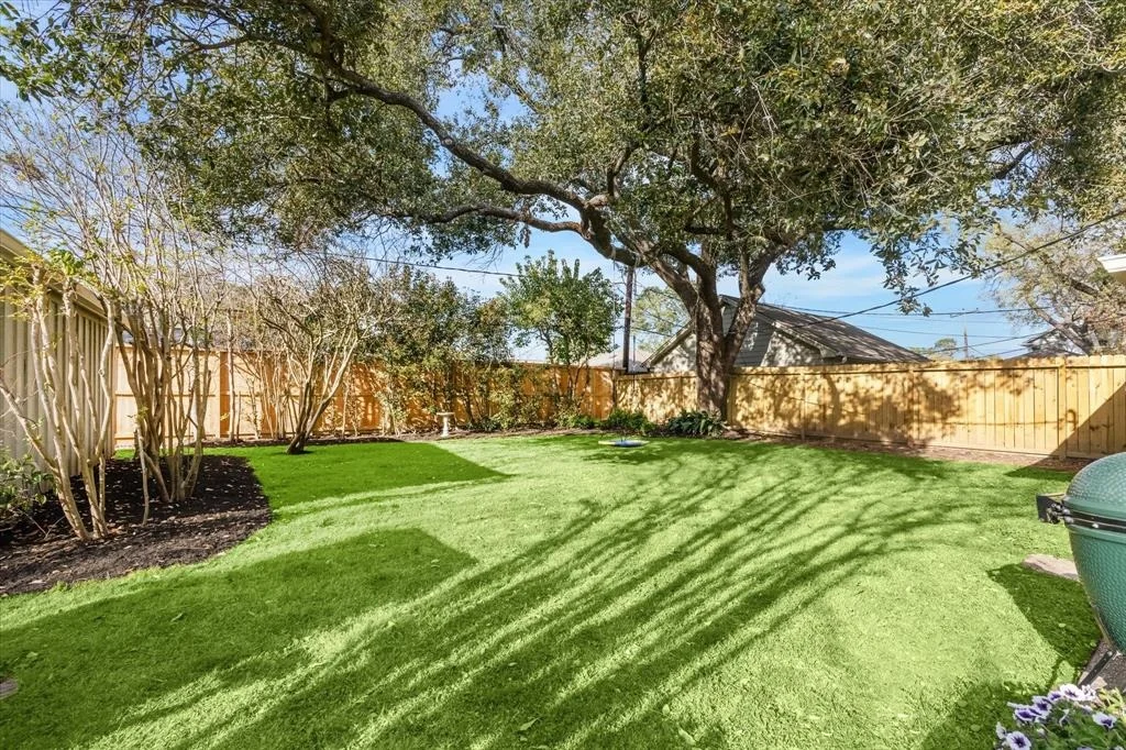 Photo of 8014 Meadowbriar Lane