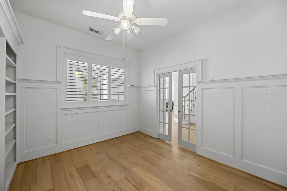 Photo of 98 E Beckonvale Circle