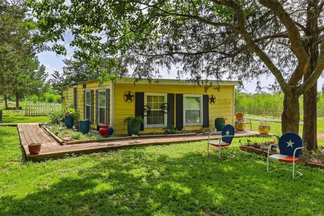 Photo of 2325 Skrivanek Road