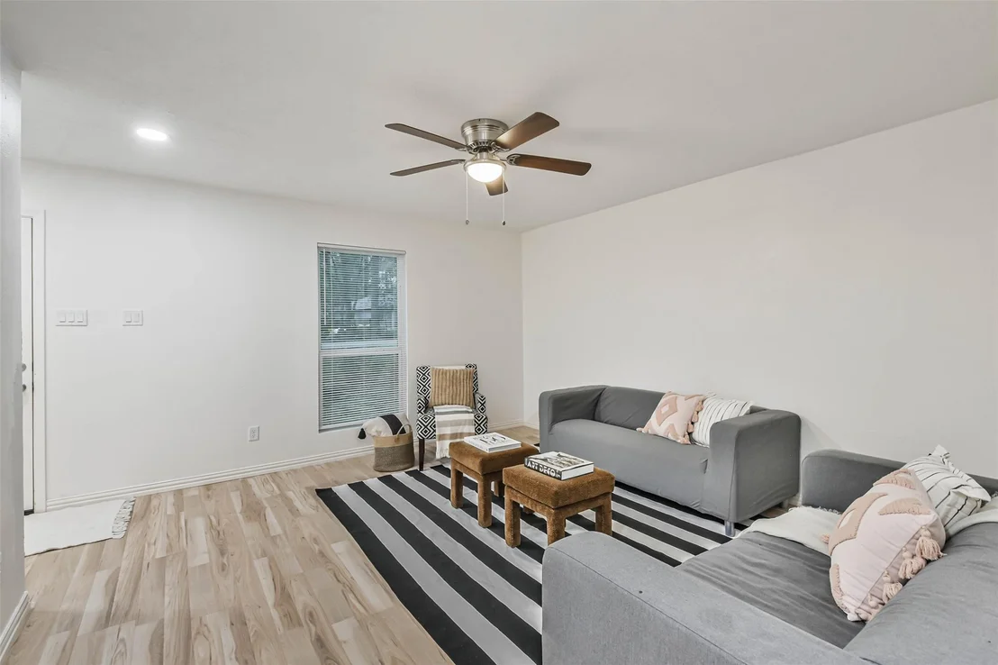 Photo of 105 E Wavy Oak Circle