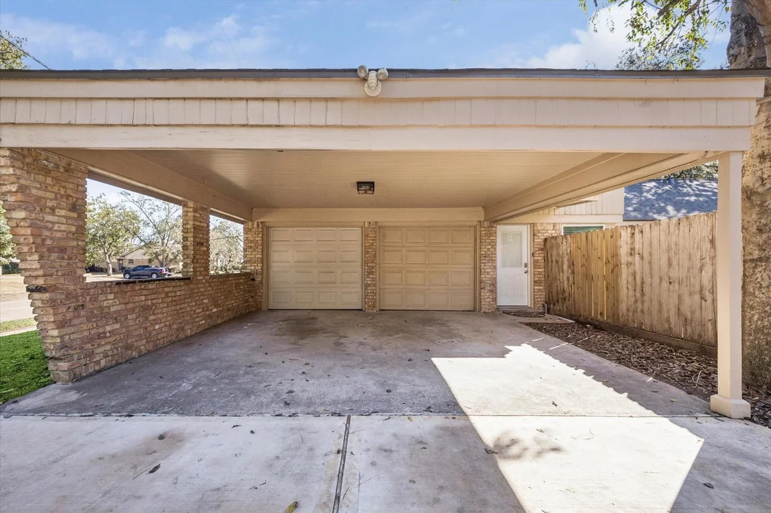 Photo of 10902 Mullins Drive