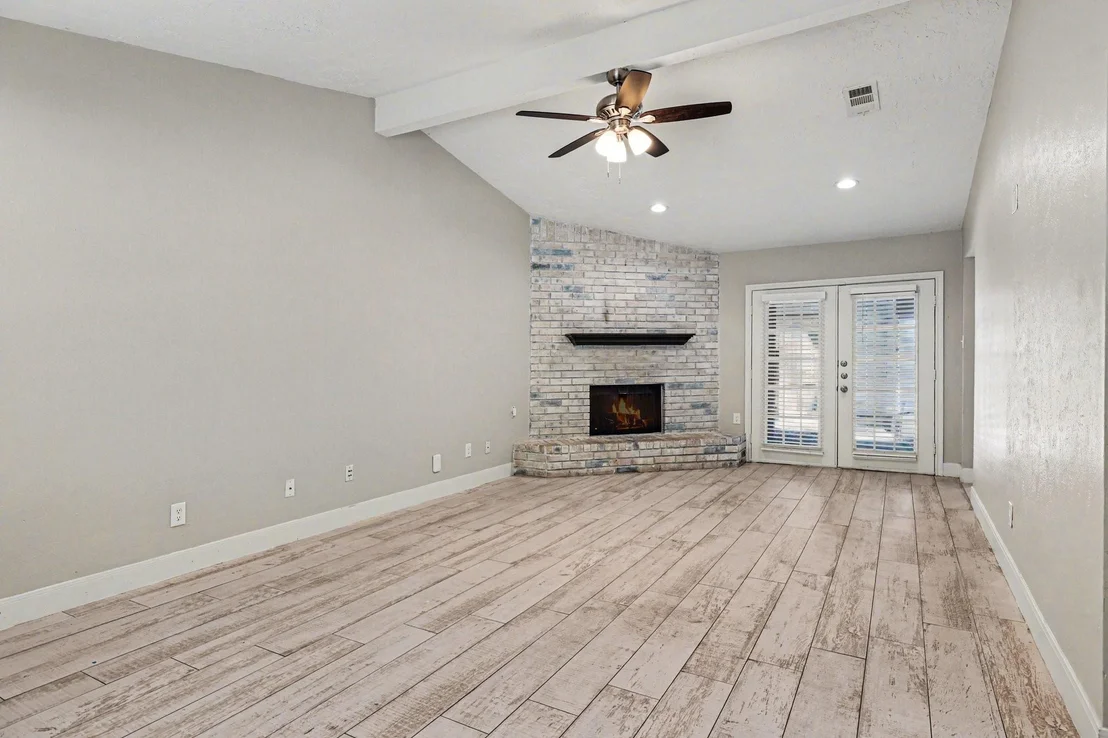 Photo of 34 E Wandering Oak Drive