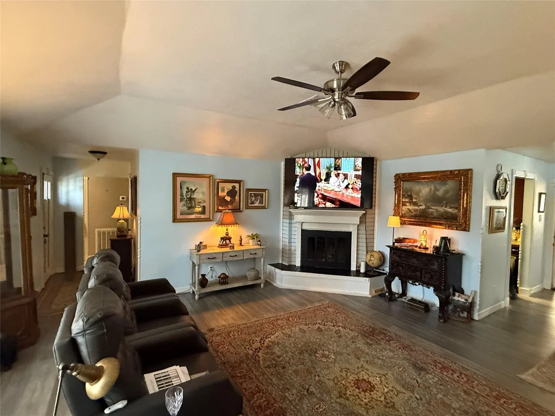 Photo of 214 Maybrook Drive